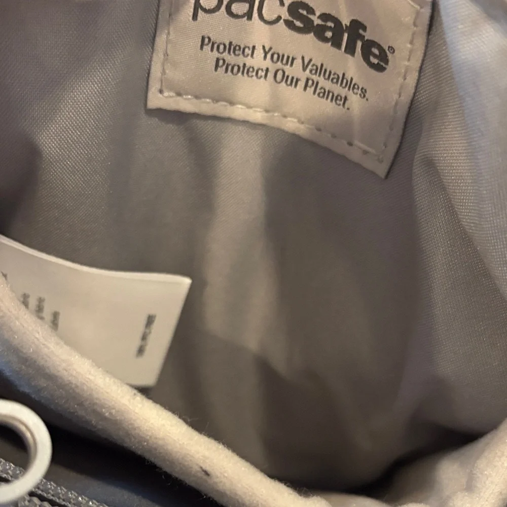 Pacsafe Black Secure‎ Messenger Bag